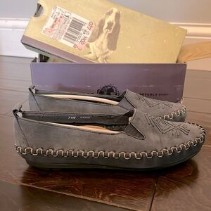 Hush Puppies navy loafers NiB 7